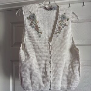 Vintage Granny Cottage Core Sweater Vest With Floral Embroidery Knitted Medium